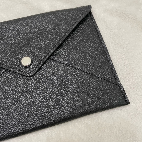 Louis Vuitton • Black Leather Envelope - Picture 2 of 6